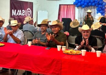 Gobierno de Sonora realiza festejo del Día del Padre para adultos mayores en el ISAAM