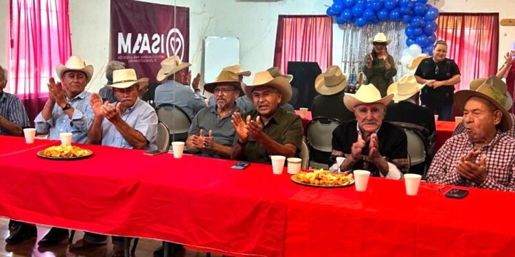 Gobierno de Sonora realiza festejo del Día del Padre para adultos mayores en el ISAAM